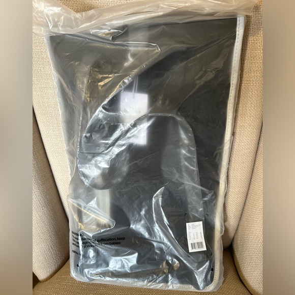 Rains black reflective waterproof backpack - Picture 9 of 9